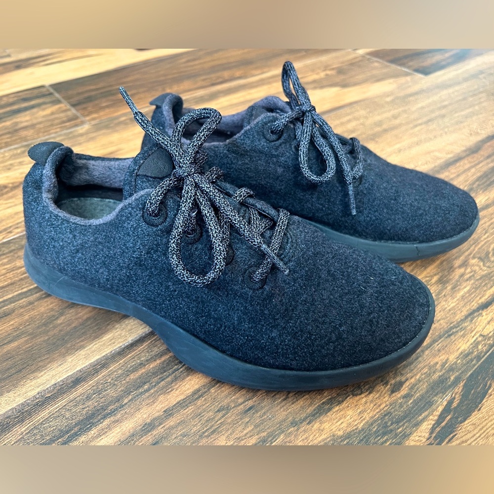 Women’s Allbirds Black Wool Runners- size 9